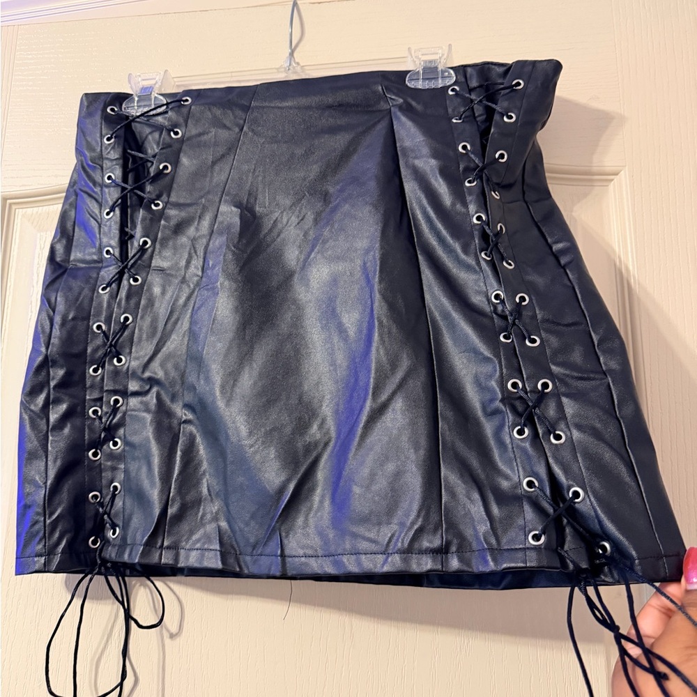 Pretty Little Thing - Black Lace-Up Leather Skirt - 18